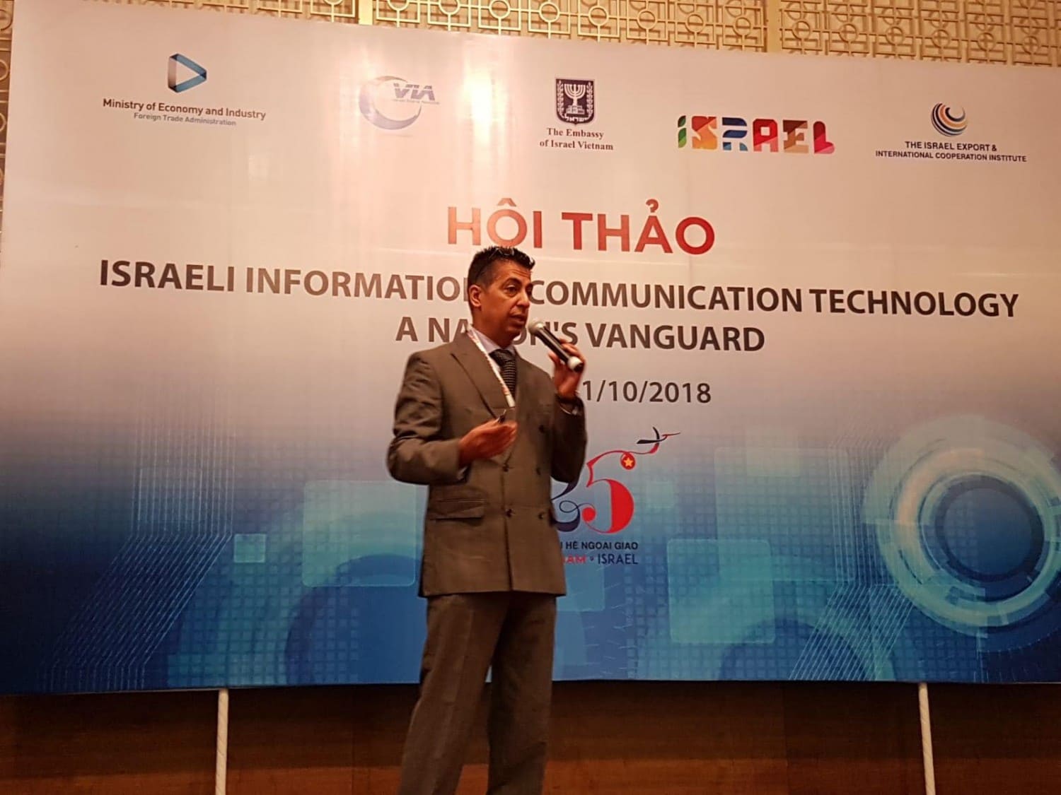 Chín năm hoạt động của One Smart Star Việt Nam – Giải pháp Hotline 4 số cho doanh nghiệp